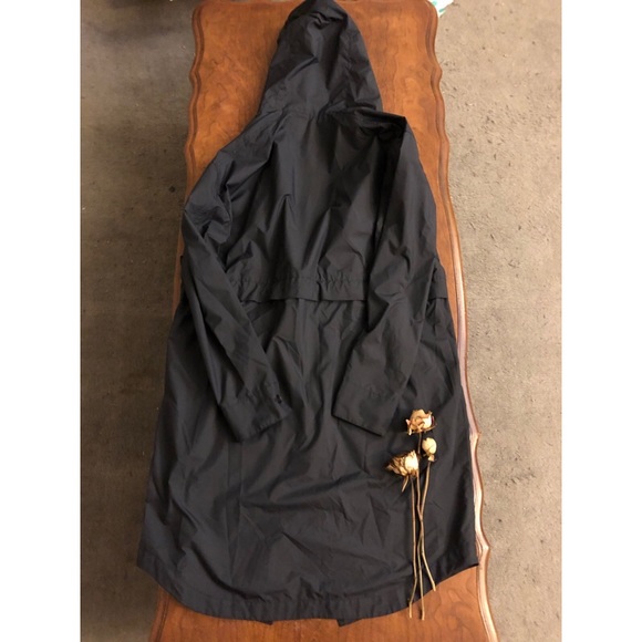 Everlane The Lightweight Anorak in Midnight - Picture 6 of 6